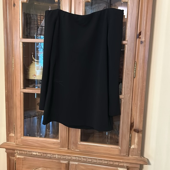 Pomander Place Off-Shoulder Top - Picture 4 of 10